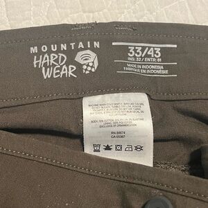 Mountain Hardware AP Pants Size 33 waist and 32 length.  Color is Peatmoss
